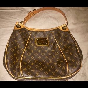 Louis Vuitton Galleria PM Hobo Handbag